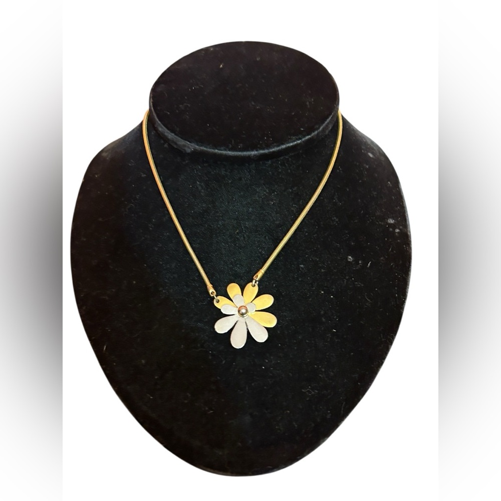 VINTAGE TRIFARI Signed Two-Tone Daisy Flower Pendant Necklace Snake Chain 1970s